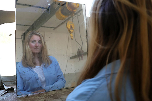 Schau zuerst in deinen Spiegel!